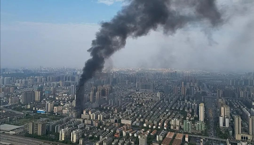 長沙電信大樓起火，消防隱患出自墻體保溫材料